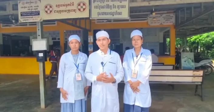 ប្រជាពលរដ្ឋនៅឃុំសំព្រោច ស្រុកស្ទោង សប្បាយចិត្ត និងមានជំនឿទុកចិត្តលើរាជរដ្ឋាភិបាល ដែលបានផ្តល់ប័ណ្ណ ប.ស.ស. ប័ណ្ណសមធម៌ និងប័ណ្ណសុខភាពមួយចំនួនទៀត សម្រាប់ប្រើប្រាស់សេវាសុខាភិបាល ដោយជួយកាត់បន្ថយការចំណាយរបស់ប្រជាពលរដ្ឋ