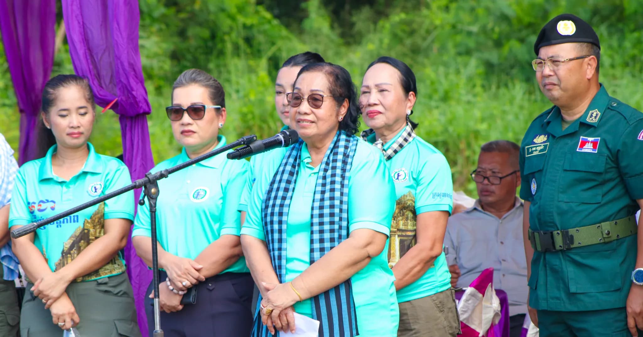 ក្រុមហ៊ុន យ៉ូស សហការជាមួយសាខាសមាគមនារីក្រសួងមហាផ្ទៃ ចូលរួមជាកម្លាំងជួរក្រោយ គាំទ្រដល់កងទ័ពជួរមុខនៅខេត្តបាត់ដំបង