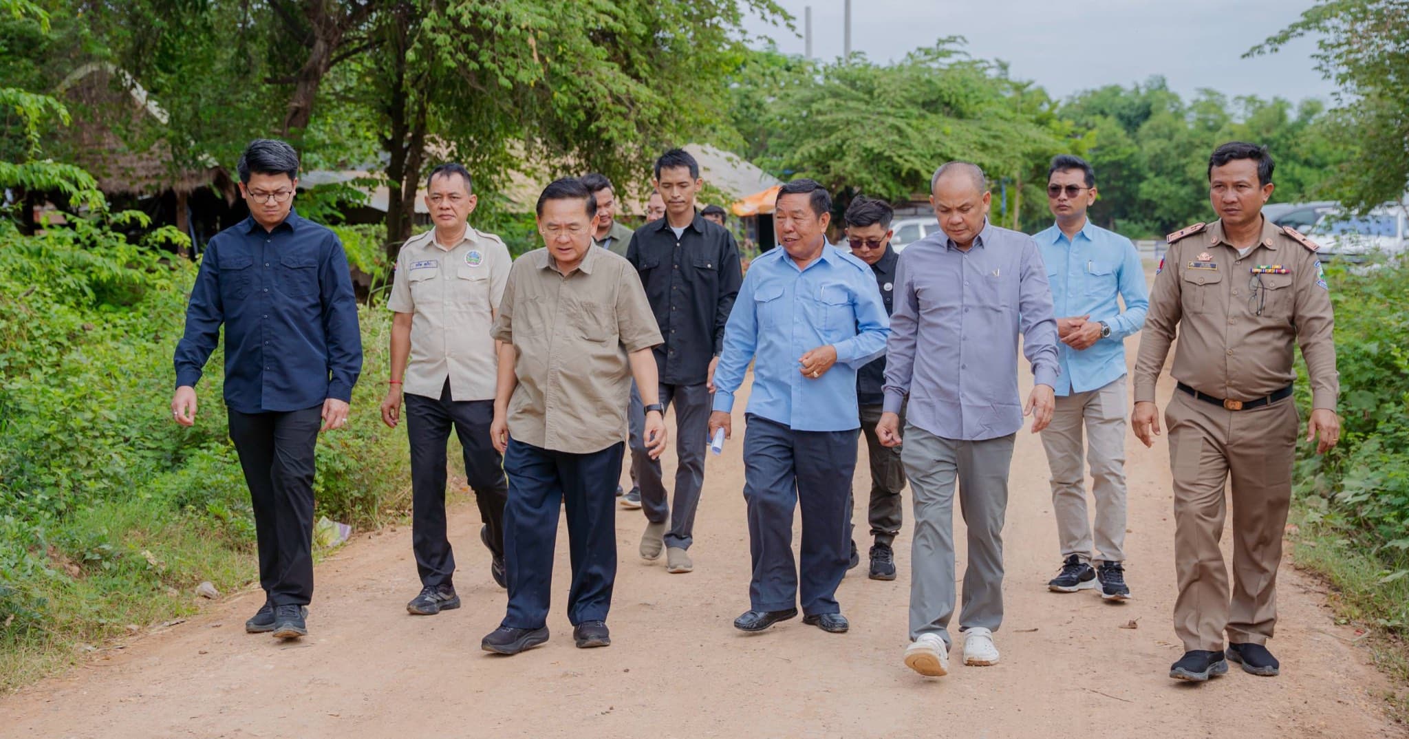 ឯកឧត្តម សុខ លូ អញ្ជើញពិនិត្យស្ថានភាពទឹកនៅប្រព័ន្ធធារាសាស្រ្តកង្ហត និងការបន្តអន្តរាគមន៍បញ្ជូនទឹកសង្រ្គោះស្រូវរបស់ប្រជាកសិករ